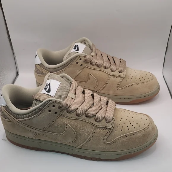 NEW Nike SB Dunk Low Pro B Sneakers - Parachute Beige Sz Men's 9 Women's 10.5